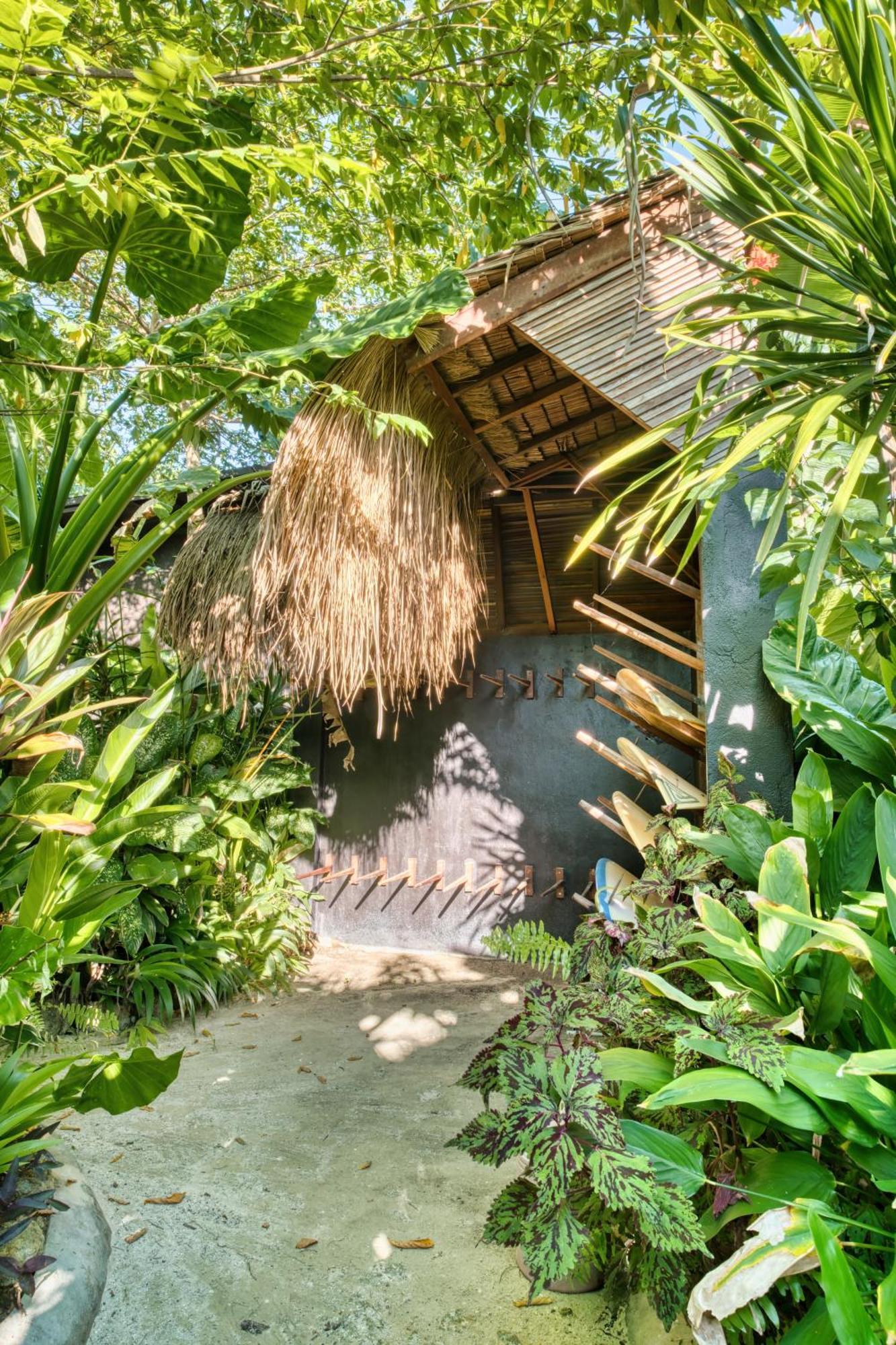 Отель Kajali Siargao Генерал-Луна Экстерьер фото